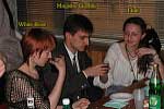 Власть передал, можно и расслабится в компании фавориток. Хе-хе!